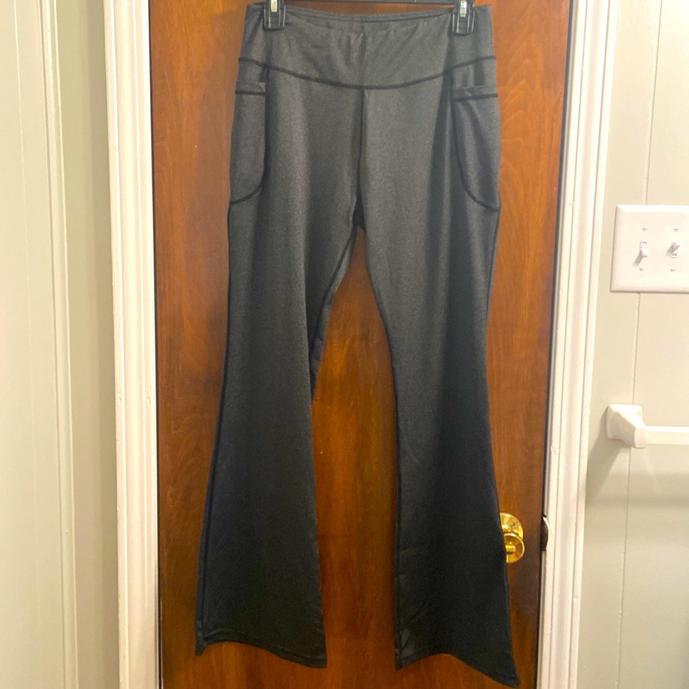 Charcoal grey yoga pants with side pockets.